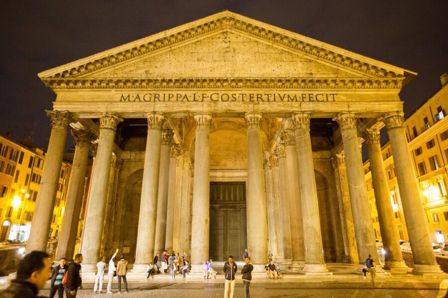 Rome: Guided City Center Evening Sightseeing Walking Tour - Tossing a coin at the Trevi Fountain