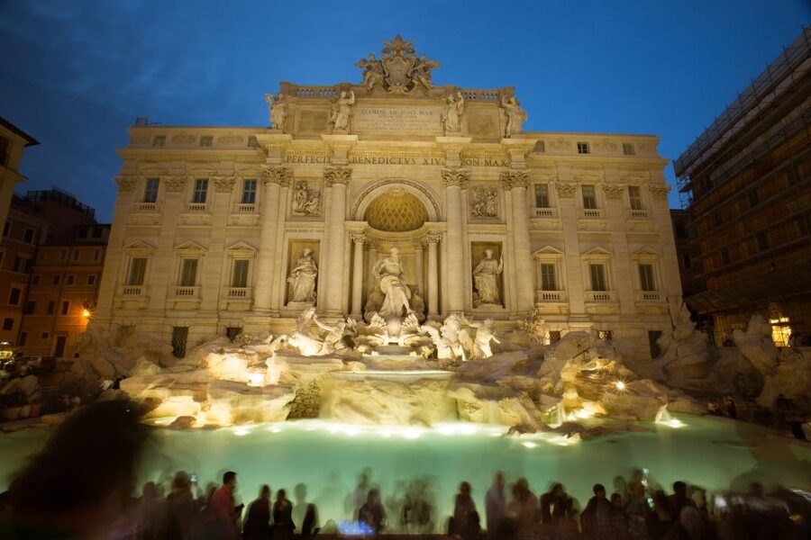Rome: Guided City Center Evening Sightseeing Walking Tour - The guides make or break the experience