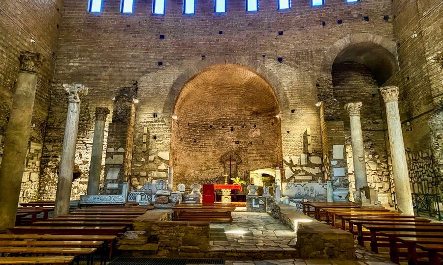 Rome: Guided Roman Catacombs Tour with Transfers - Frescoes, burial chambers, and a change in belief