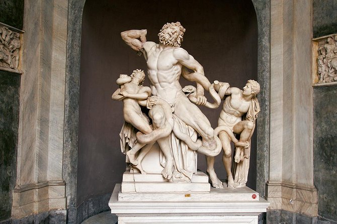 Rome in a Day Tour with Vatican, Colosseum and Historic Center - Piazza Venezia and the lunch break
