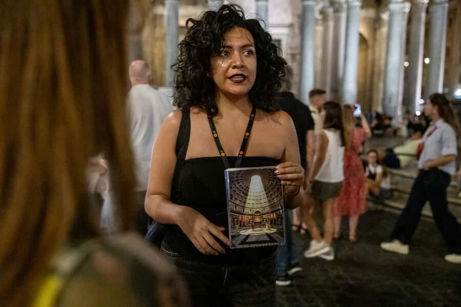 Rome: Moonlight Walking Tour – Free for Kids - What the guides add to the walk