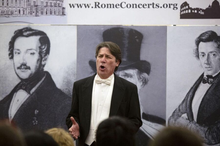 Rome: "Opera's Greatest Hits" Opera Concert with Aperitif - The singers, pianist, and close audience contact