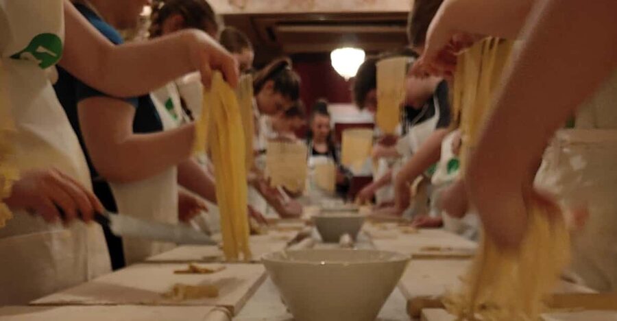 Rome: Pasta & Tiramisu Cooking Class near the Spanish Steps - Making pasta by hand near the Spanish Steps
