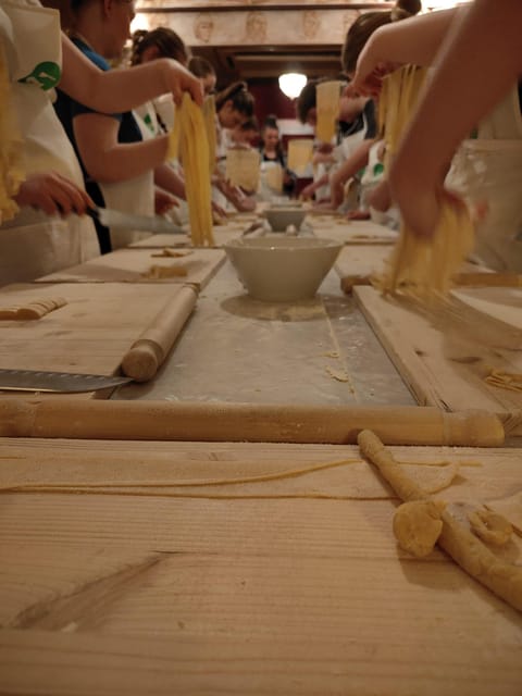 Rome: Pasta & Tiramisu Cooking Class near the Spanish Steps - Timing, language, and practical planning