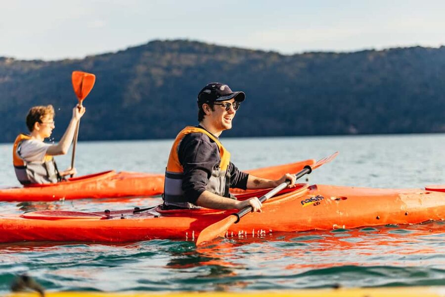 Rome: Popes' Lake, Kayak Tour with Swimming & Roman Pizza - The first ten minutes on Lake Albano