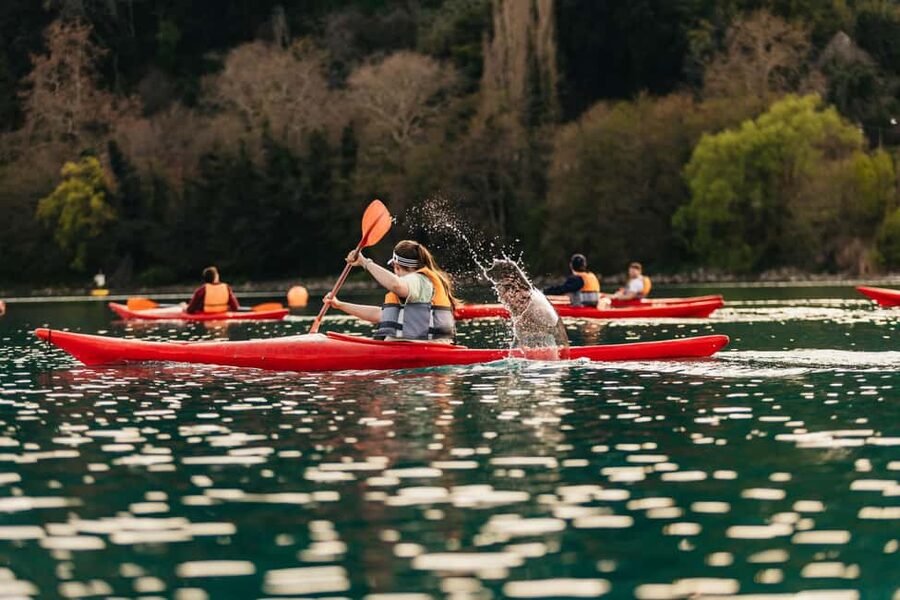 Rome: Popes' Lake, Kayak Tour with Swimming & Roman Pizza - The final paddle and a useful shower