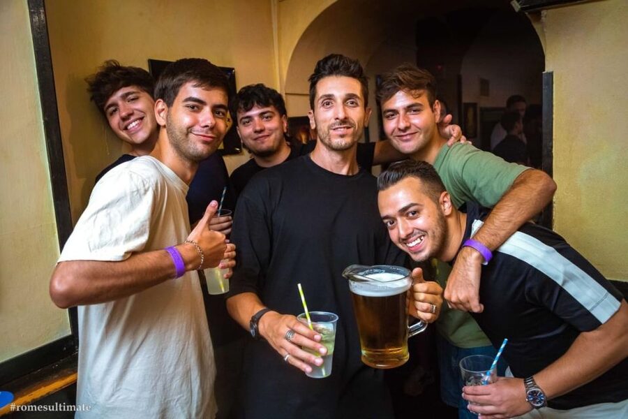 Rome: Pub Crawl and Ultimate Party with Open Bar and Pizza - How the Rome pub crawl begins at 9:30 PM
