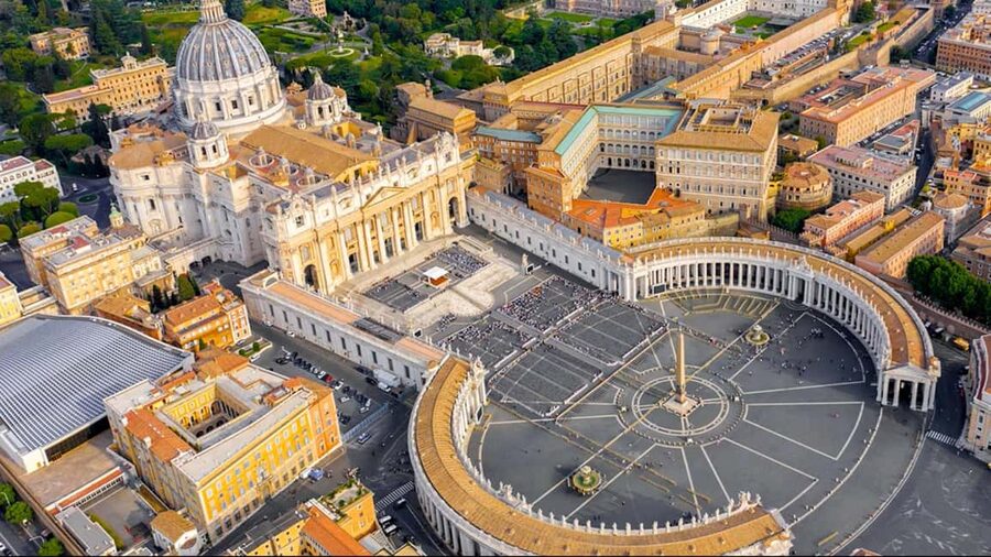 Rome: St. Peter's Basilica and Vatican Grottoes Guided Tour - Saint Peter’s Square and the long security line