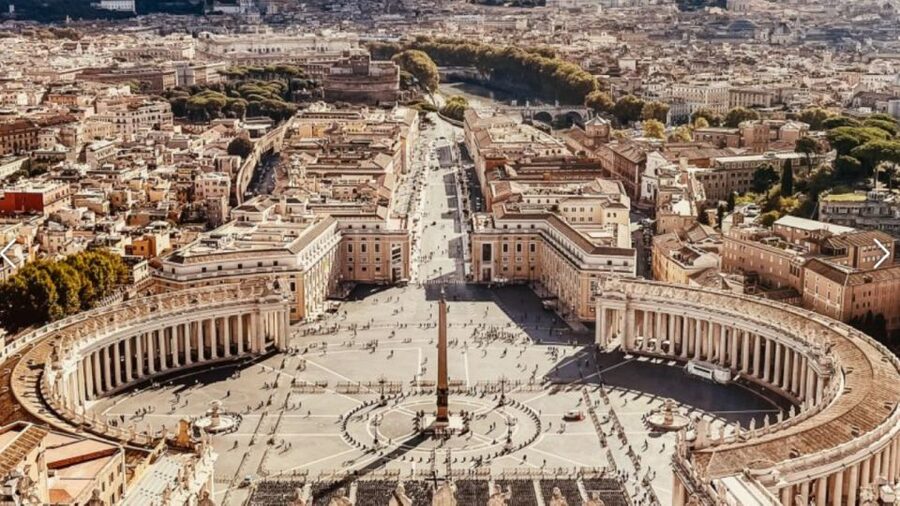 Rome: St. Peter's Basilica Express Guided Tour - Inside the Basilica: Art on a Huge Scale