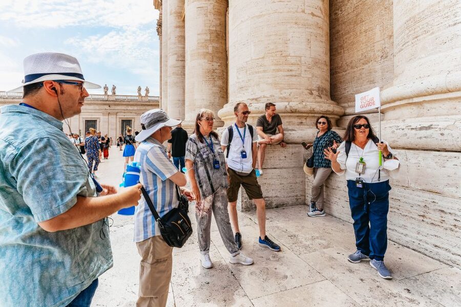 Rome: St. Peter's Basilica, Square and Grottoes Guided Tour - Who will enjoy this short guided visit