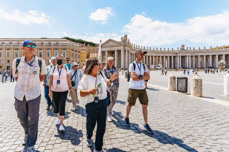Rome: St. Peter's Basilica, Square and Grottoes Guided Tour - Going below to the Papal Grottoes