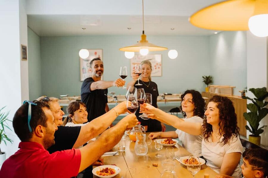 Rome: Traditional Pasta Making Class with Wine & Gelato - Starting with prosecco in Trastevere