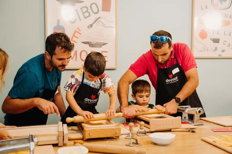 Rome: Traditional Pasta Making Class with Wine & Gelato - Roman sauces and seasonal market choices