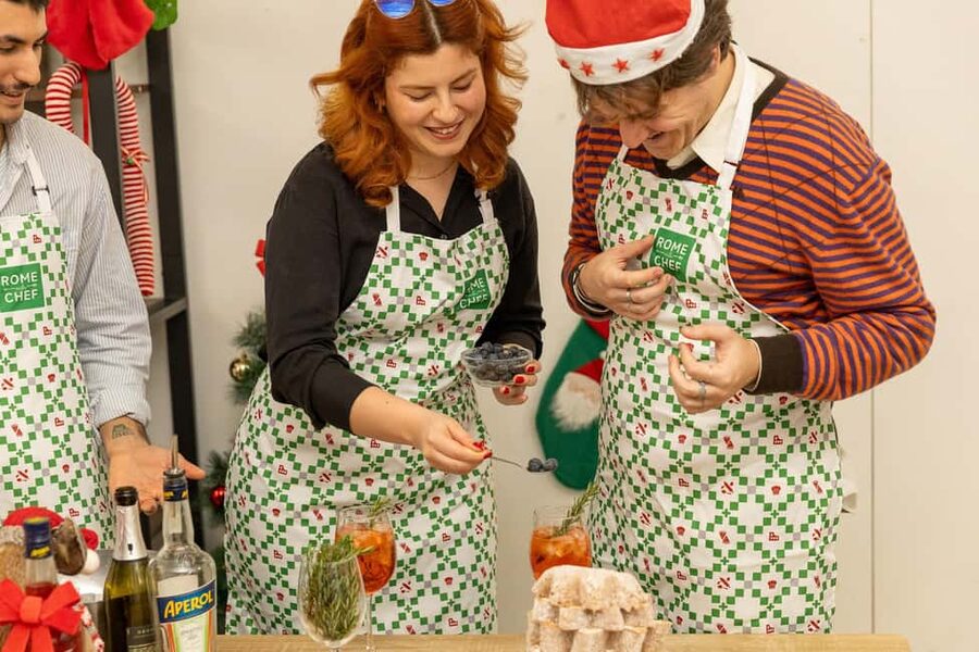 Rome: Traditional Pasta with Cocktails Cooking Class - Fresh pasta and cocktails in central Rome