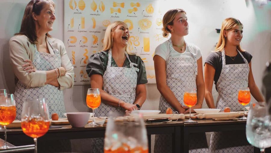Rome: Traditional Pasta with Cocktails Cooking Class - How the three-hour class works