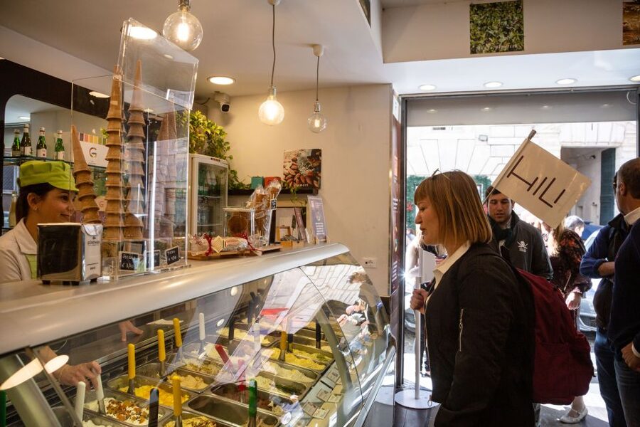 Rome: Trastevere & Campo de Fiori Street Food Walking Tour - Santa Maria in Trastevere and the final gelato