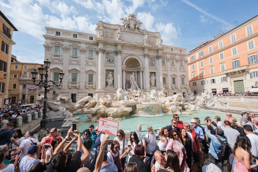 Rome: Trevi Fountain District Underground Domus Guided Tour - Following water from the Trevi Fountain