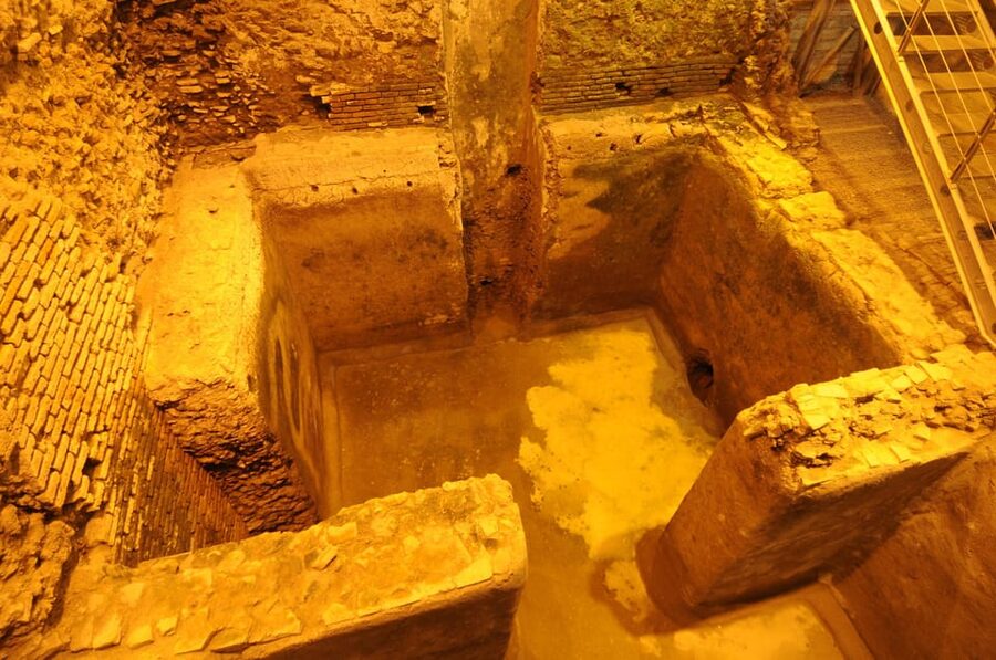 Rome: Trevi Fountain District Underground Tour and Ice Cream - Who will enjoy this underground Rome tour?