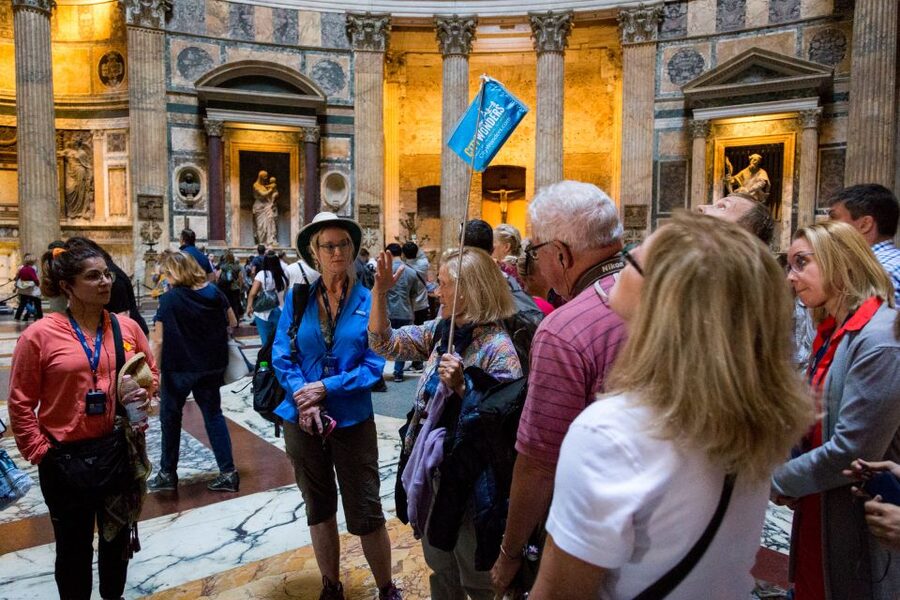 Rome: Trevi Fountain, Spanish Steps & Pantheon Walking Tour - Trevi Fountain is best approached with patience