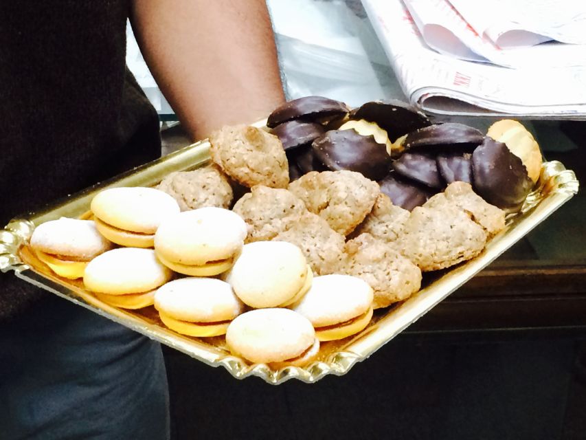 Rome: Twilight Trastevere Food Tour with Wine Tasting - Starting on Tiber Island at twilight