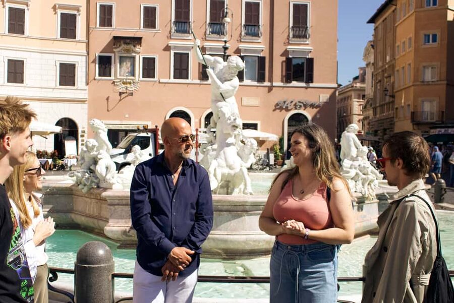 Rome: Under the Moonlight Evening Walking Tour - Why Rome works so well after dark