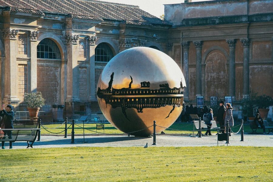 Rome: Vatican Museums, Sistine Chapel, and St. Peter's Tour - How the guides shape the experience