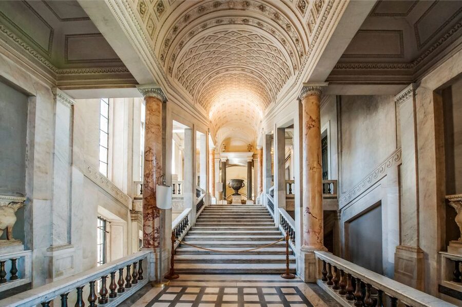 Rome: Vatican Museums & Sistine Chapel Skip-The-Line Ticket - Courtyards, maps, and the long route to the chapel