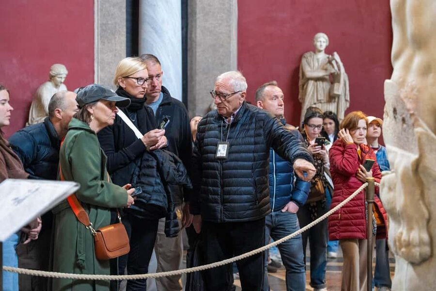 Rome: Vatican Museums & Sistine Chapel Tour with Fast Entry - Why a guide helps inside the Vatican Museums