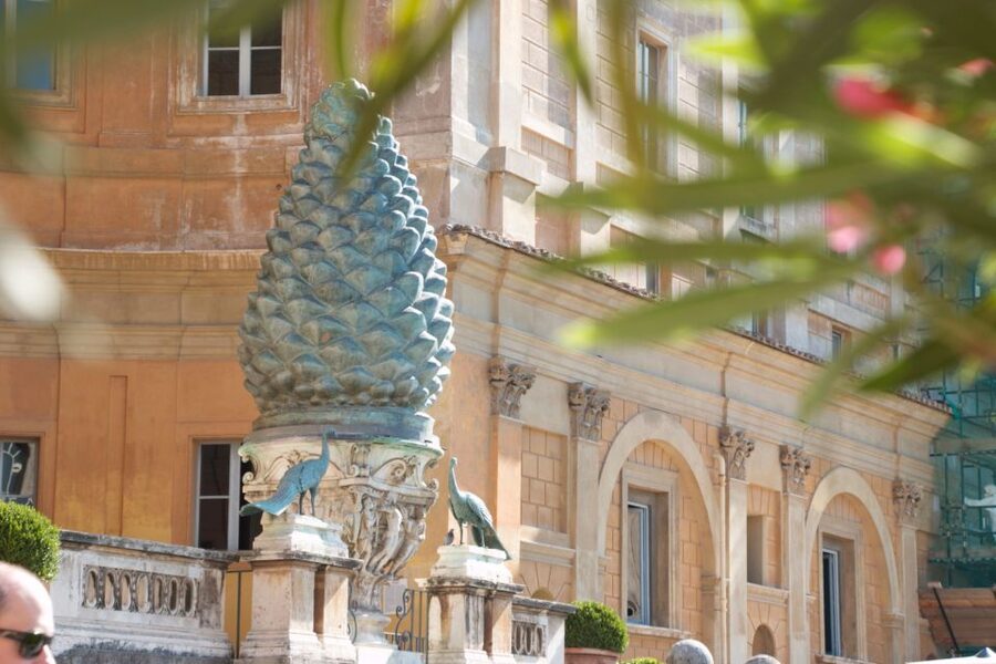 Rome: Vatican Museums & St. Peter's Basilica with Dome Climb - How the guides shape the experience