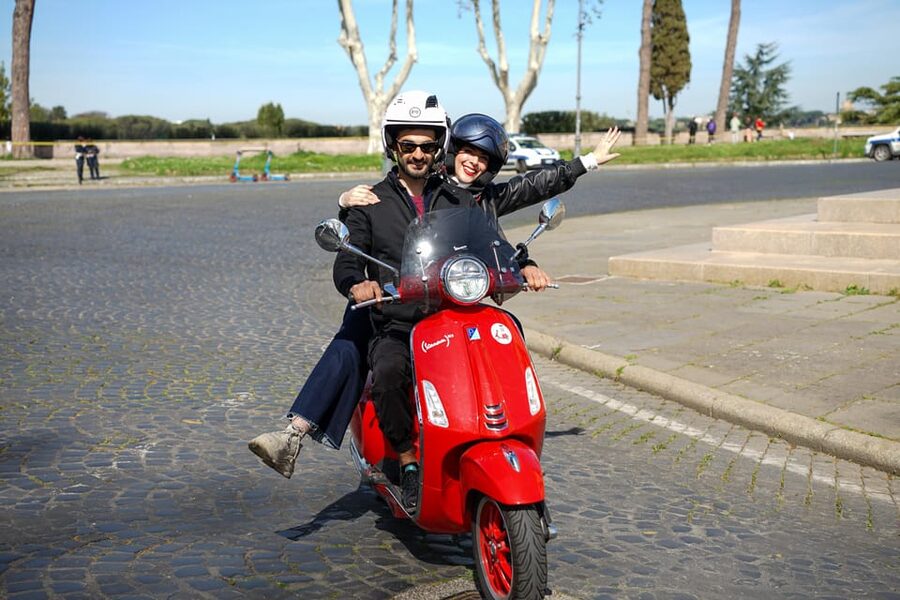 Rome Vespa Tour with Professional Photoshoot - Circus Maximus and the ride through central Rome