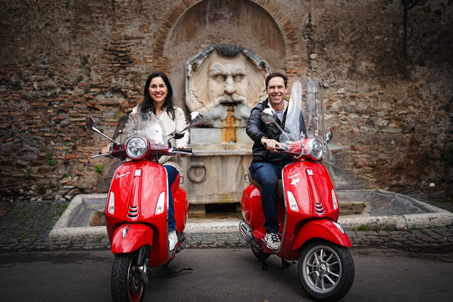 Rome Vespa Tour with Professional Photoshoot - The guides make the difference