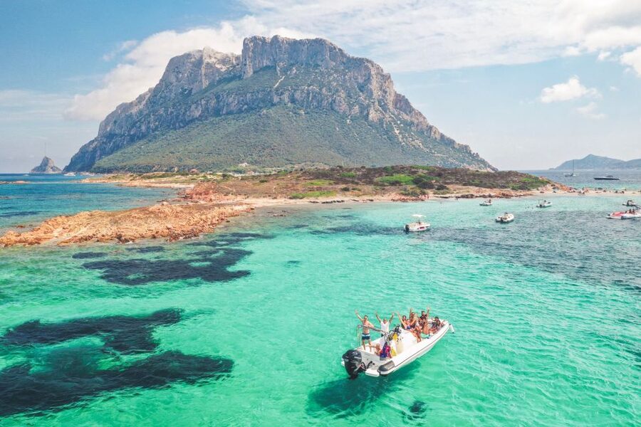 Sardegna: Tavolara Boat Tour with Snorkeling - Spiaggia del Dottore: your first long swim