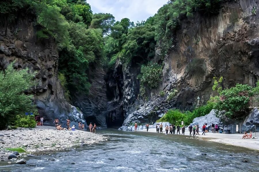 Sicily: Etna and Alcantara Gorges Full-Day Tour with Lunch - Lunch at an Etnean restaurant