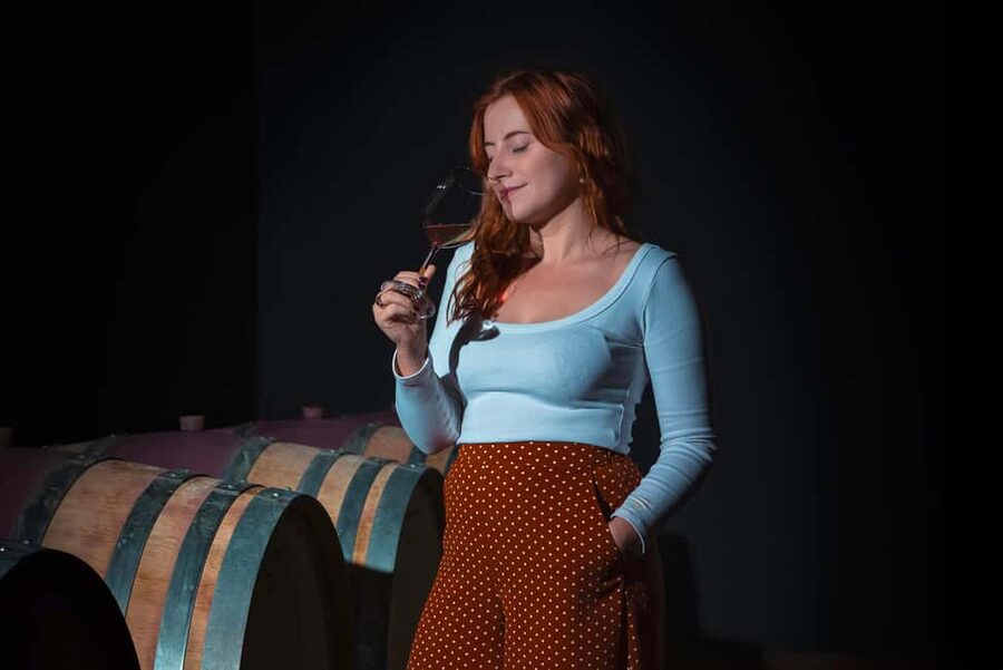 Siena: Educational Wine Tour & Tasting - Walking through the organic vineyards