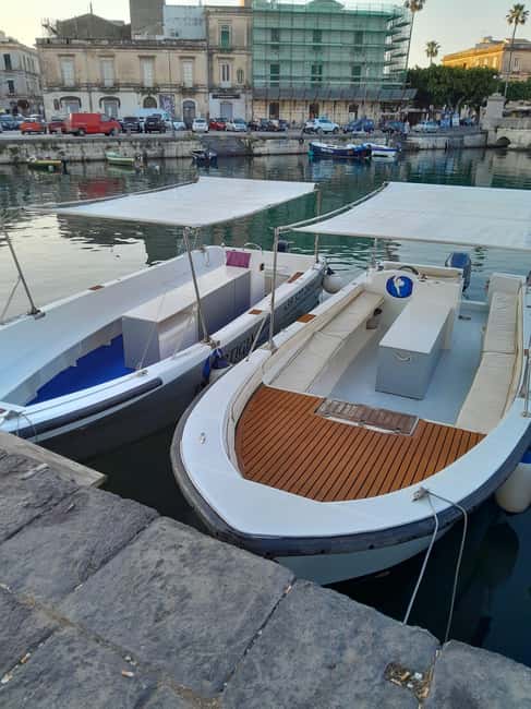 Siracusa: Ortigia Boat Tour with Marine Grotto - From the Umbertino Bridge to Foro Italico