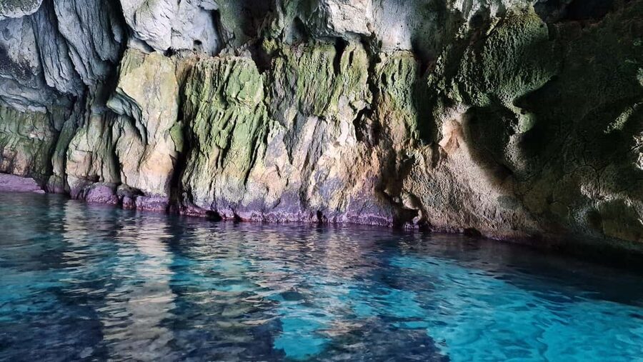 Siracusa: Ortigia & Sea Caves Speedboat Tour with Swim Stop - What the $34 price really covers