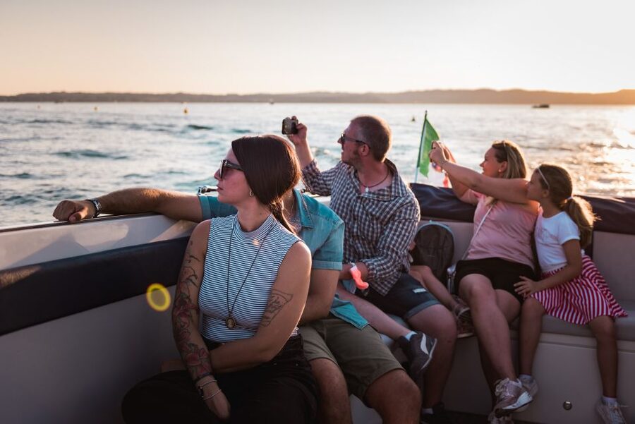 Sirmione: Sunset Boat Cruise with Local Wine - Thermal water and the changing evening light
