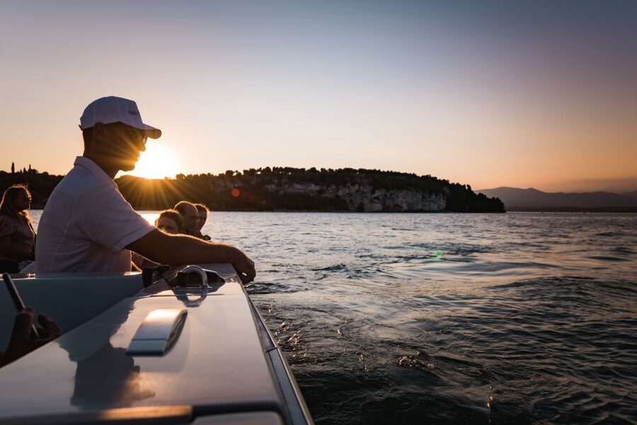 Sirmione: Sunset Boat Cruise with Local Wine - Under Scaligero Castle’s two bridges