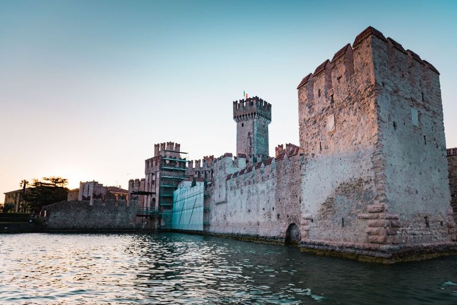 Sirmione: Sunset Boat Cruise with Local Wine - Prosecco, music, and the social mood