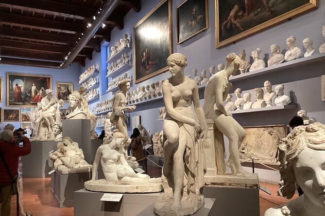 Skip the Line: Accademia Gallery Priority Entry Ticket with eBook - Collecting your ticket at Via Ricasoli 119r