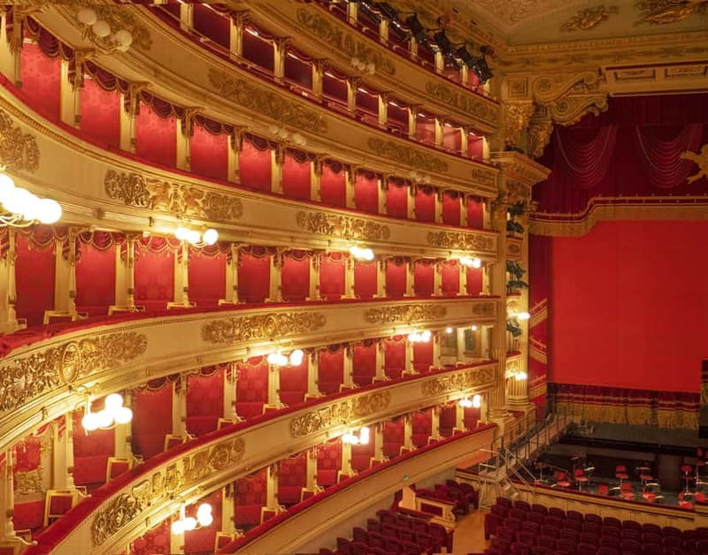 Skip-the-Line Duomo & La Scala Museum Tour + Hop On Hop Off - Is the optional two-day bus ticket worth adding?