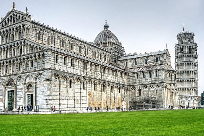 Skip-the-Line Guided Tour of Michelangelo’s David in Florence - Seeing David with more than a passing glance