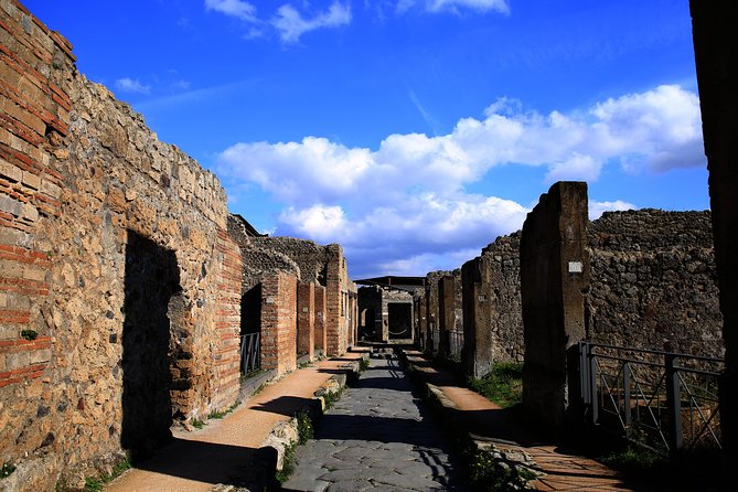 Skip the Line Guided Tour of Pompeii led by an Archaeologist - The Lupanar and its famous paintings