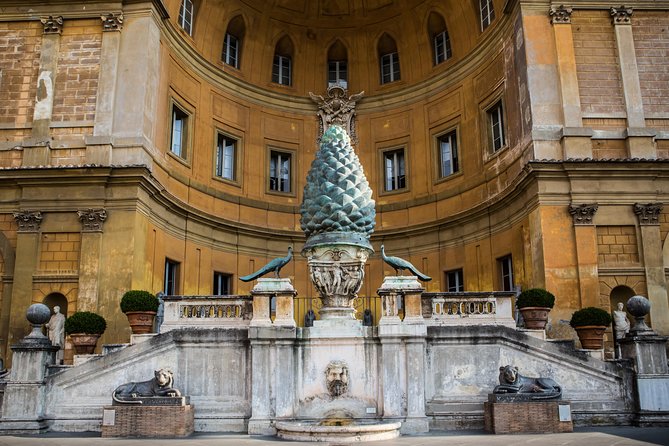 Skip the Line Vatican, Sistine Chapel and Basilica Guided Tour - Reaching the Sistine Chapel and looking up