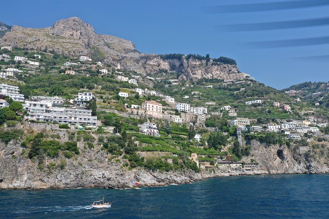 Small Group Boat Tour: Discover the Amalfi Coast from Positano - Leaving Positano and Reaching Praiano