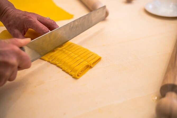 Small group Pasta and Tiramisu class in Como - Who should book this class
