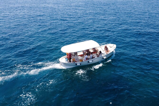 Small group tour of the caves of Santa Maria di Leuca - What the small group means on the boat