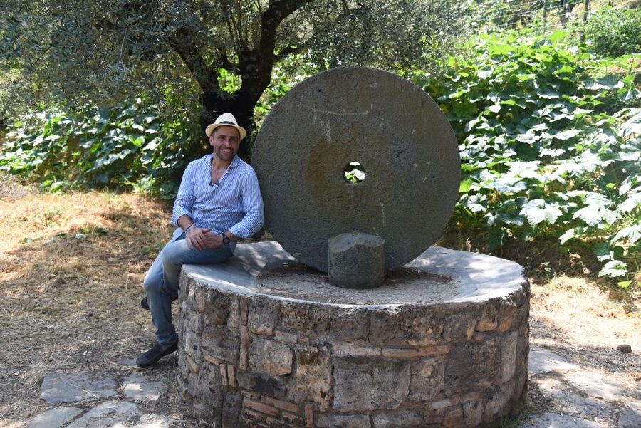 Sorrento: Farm Tour with Cheese Tasting & Pizza Making Class - Mozzarella and caciotta, made before your eyes