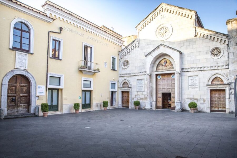 Sorrento: Guided Walking Tour & Limoncello Tasting - Sedil Dominova and the old civic center