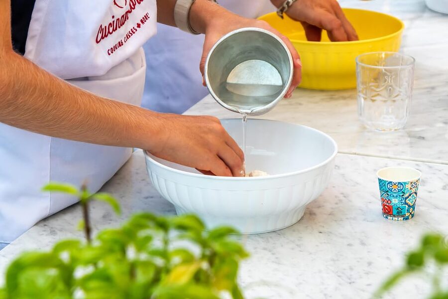SORRENTO: Pizza School Mastering Neapolitan Delights - A hilltop pizza class with a view of the Bay of Naples